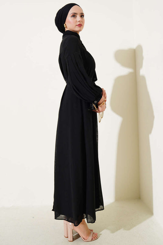 فستان كاجوال مع ربطة عنق وتفاصيل سوداء