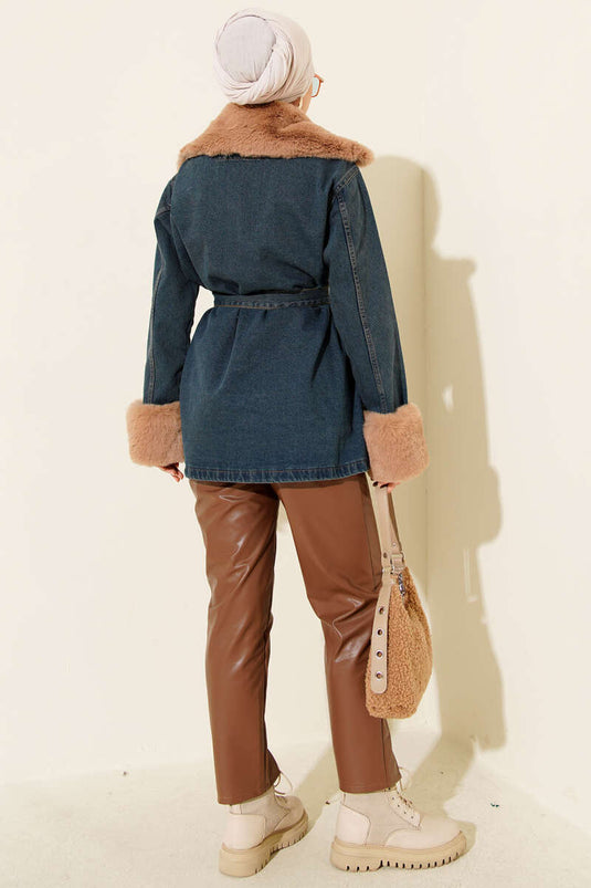 سترة جينز بياقة فروية تصل إلى الكاحل