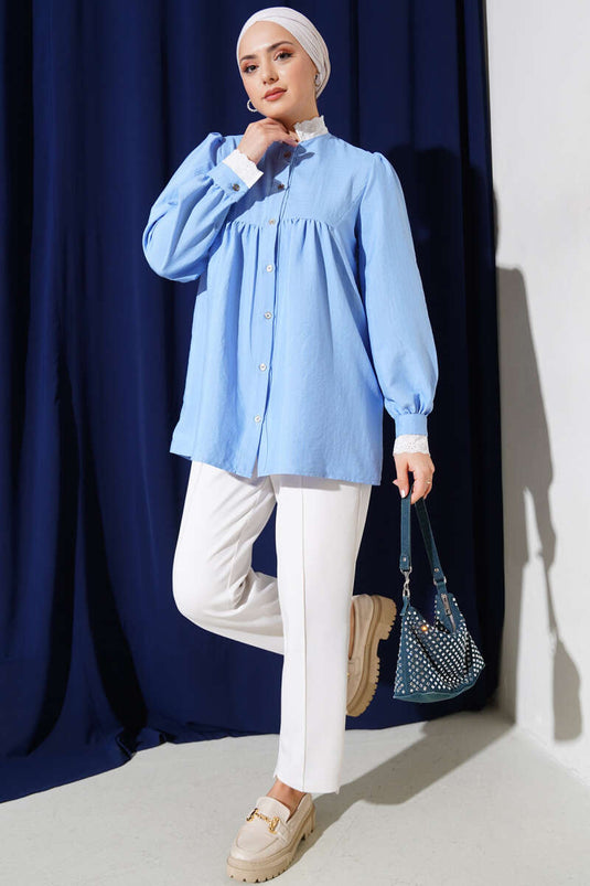 قميص مخطط بياقة مطرزة باللون الأزرق