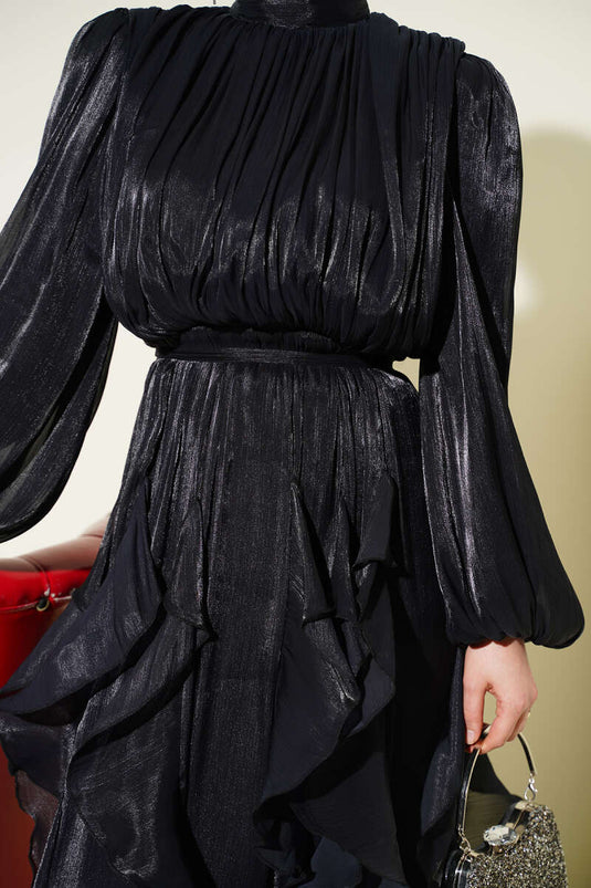 Robe de soirée noire à volants avec col à fronces