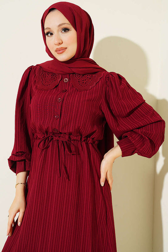 Yaka Dantelli Düğmeli Elbise Bordo