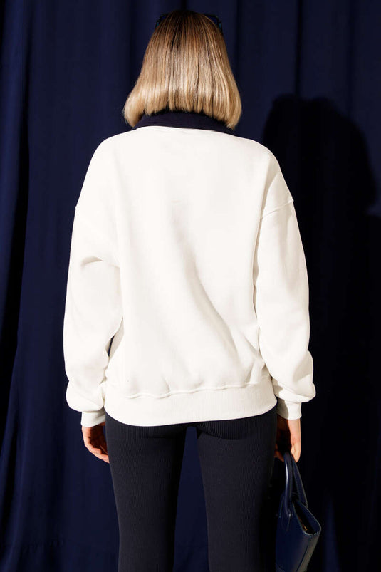 سويت شيرت بثلاثة خيوط مع تفاصيل على الياقة، لون بيج فاتح