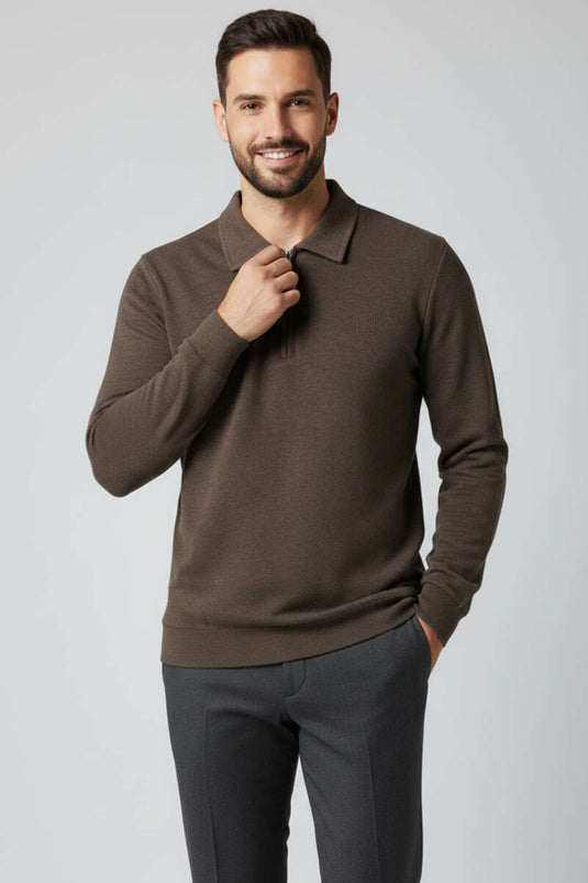 سويت شيرت رجالي بياقة مزينة بتفاصيل وسحاب نصفي، لون المنك