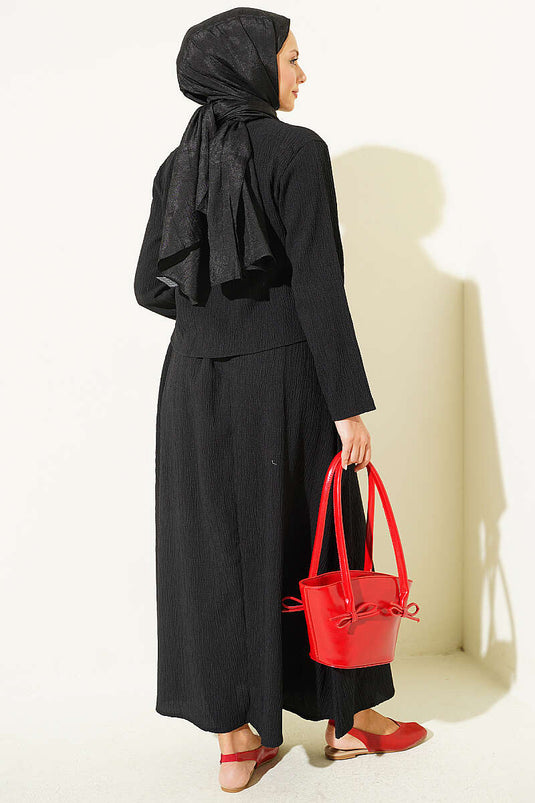 Conjunto De Dos Piezas Negro Con Camisa Con Detalles De Botón Y Falda