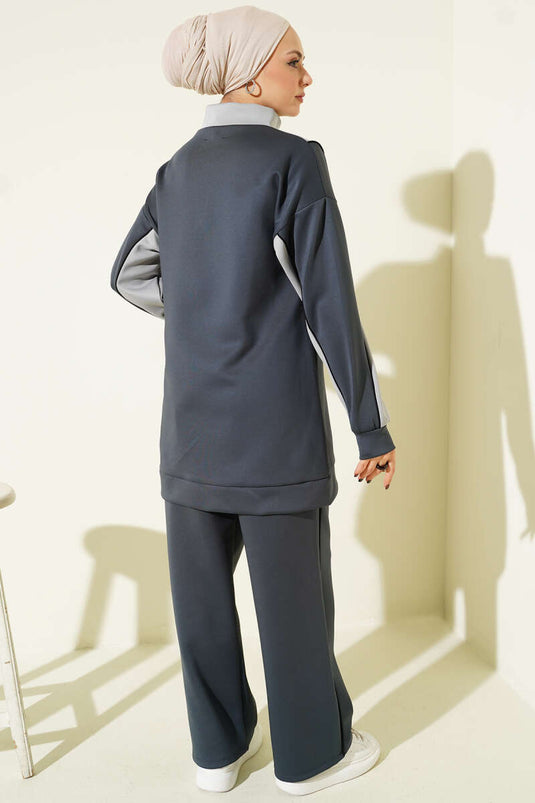 Completo due pezzi con colletto e finiture con cerniera, grigio fumo