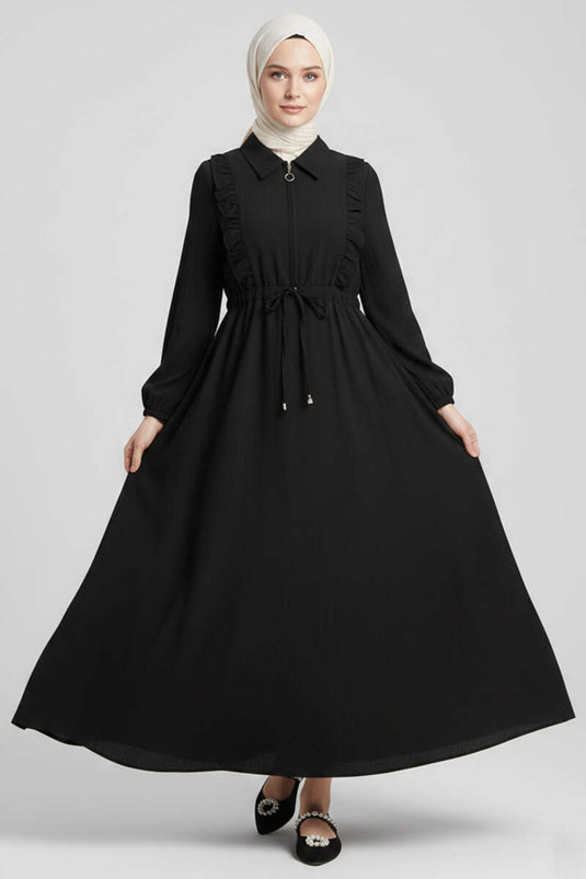 Robe noire à taille froncée avec col en V