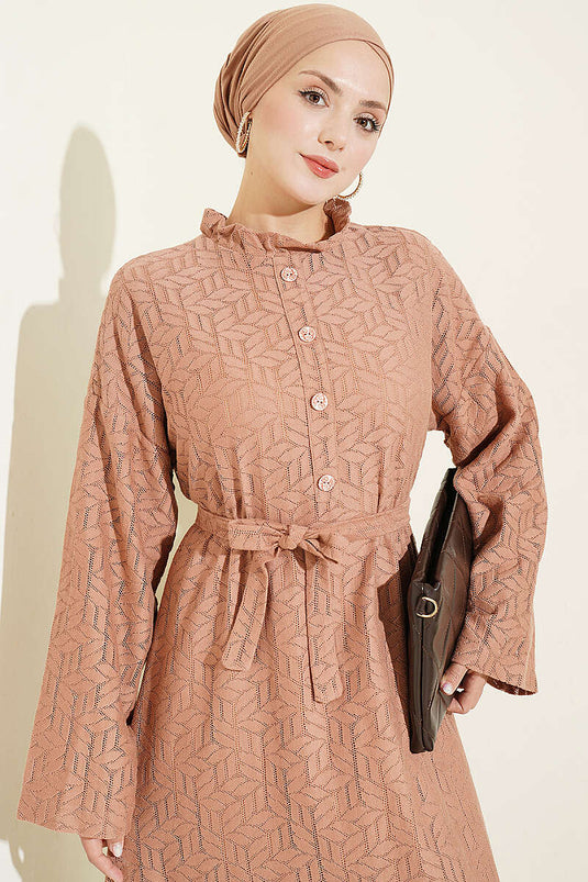 Beige Spitzenkleid Mit Rüschenkragen
