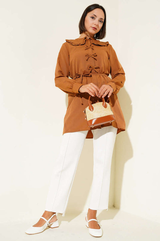 Tunique à col volanté et nœud beige