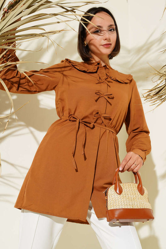 Tunique à col volanté et nœud beige