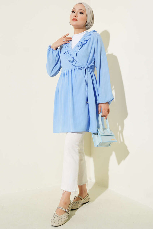 كيمونو أزرق بياقة مكشكشة وخطوط بارزة