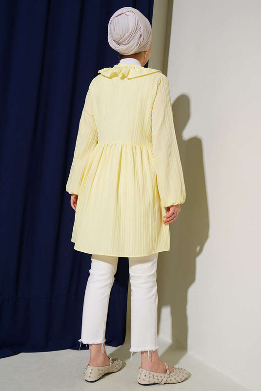 كيمونو أصفر بياقة مكشكشة وخطوط بارزة