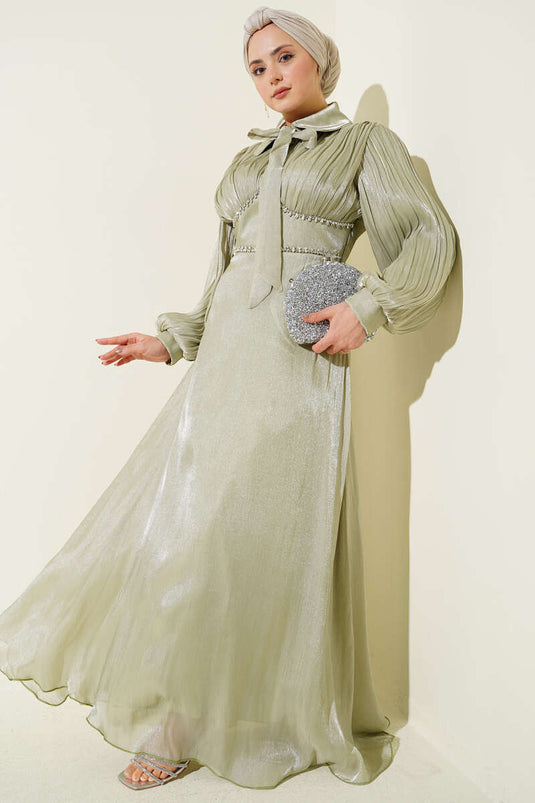 فستان سهرة مزين بحجر وياقة فيونكة باللون النعناعي