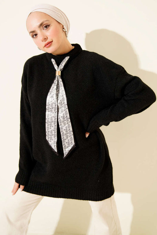 تونيك صوف ناعم بياقة وشاح ياكا باللون الأسود