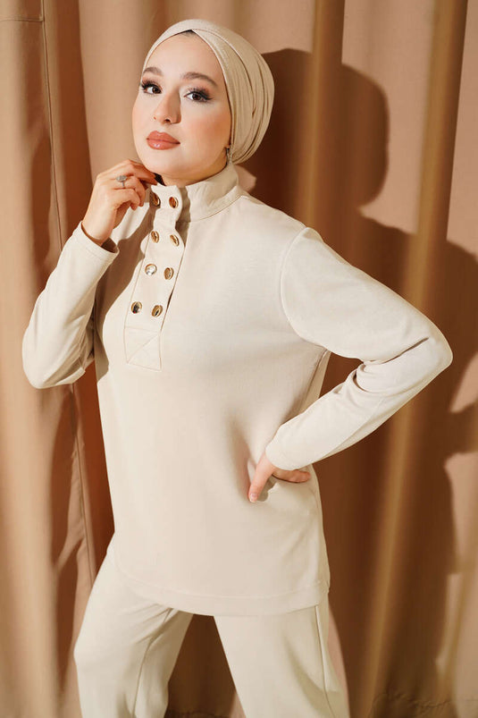 بدلة لويشا من قطعتين بياقة وأزرار ذهبية، لون بيج