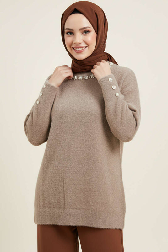 Tunique en vison avec col de perles et motif de barbe