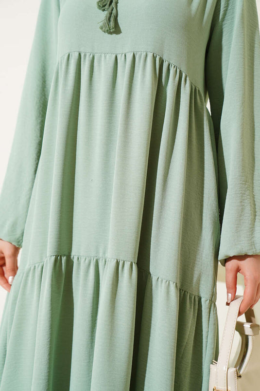 Robe superposée avec col et détails en dentelle, vert amande