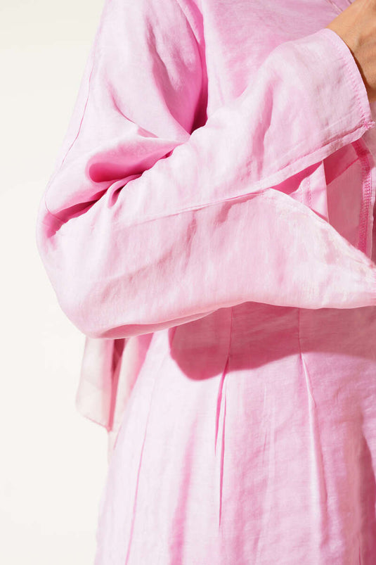 Costume trois pièces avec col noué et jupe rose