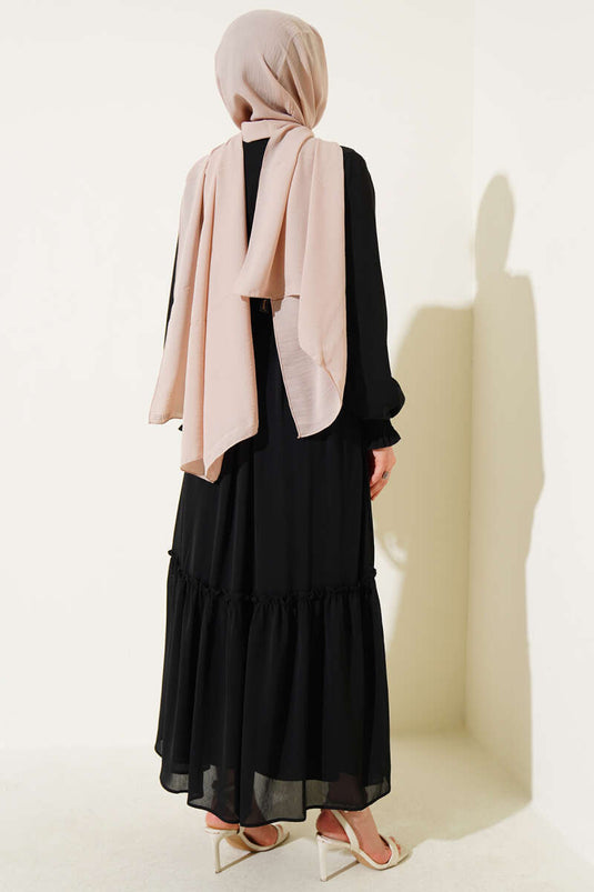 Robe noire ceinturée avec col et corde