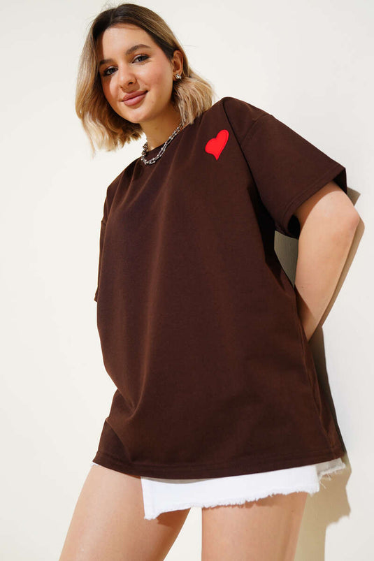 Casual T-shirt met geborduurde hartkraag, bruin