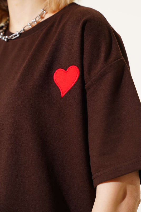 Casual T-shirt met geborduurde hartkraag, bruin
