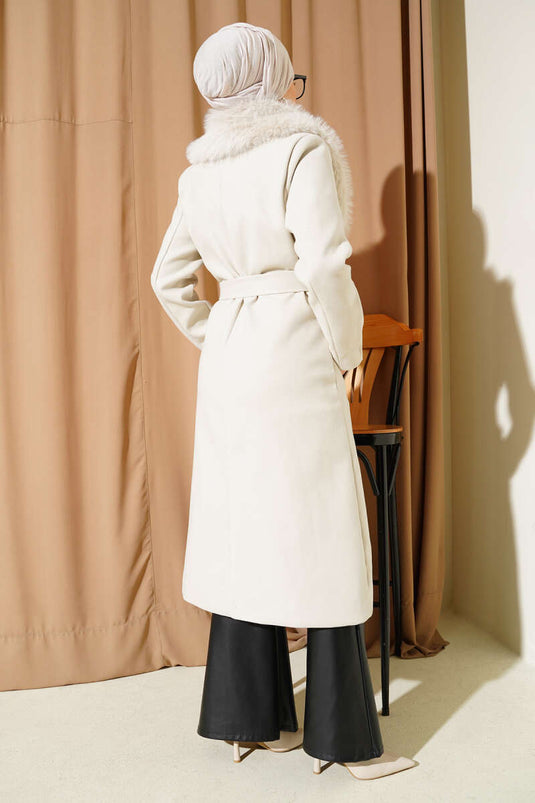 معطف كشمير بتفاصيل فرو باللون البيج