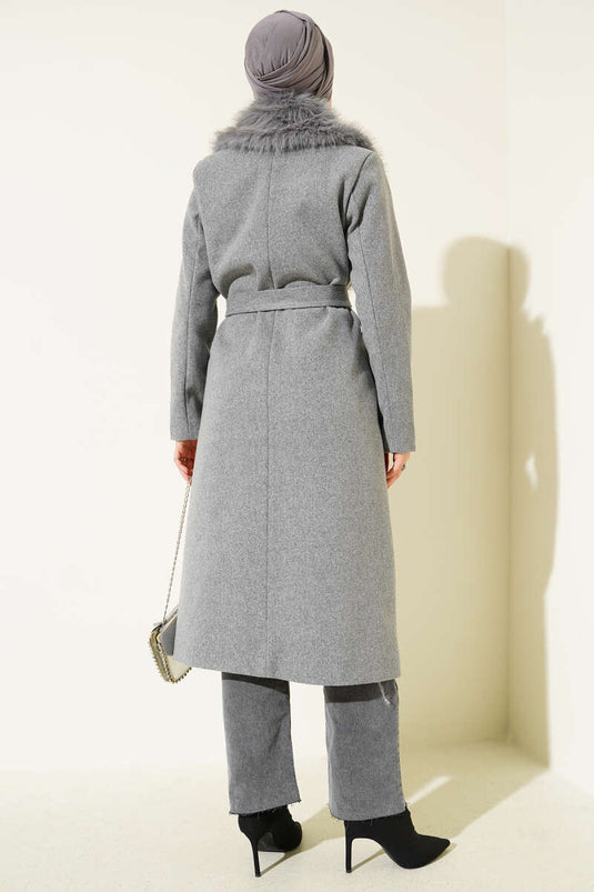 معطف كشمير رمادي بتفاصيل فرو