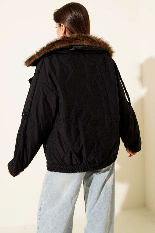 Manteau matelassé à col en fourrure, noir