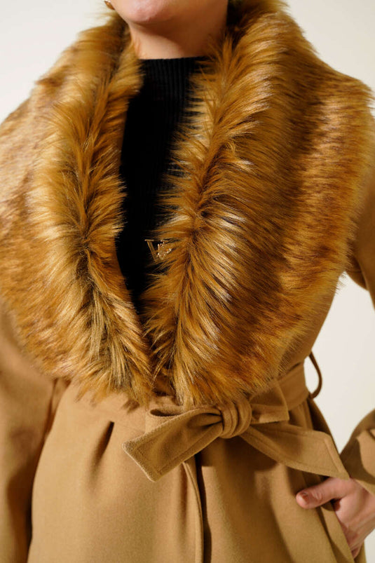 Yaka Kürklü Kuşaklı Uzun Kaban Latte