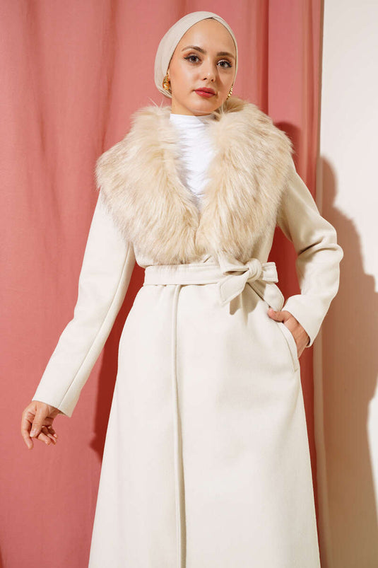 معطف طويل بحزام وياقة من الفرو باللون الحجري