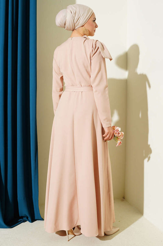 Yaka Parça Detaylı Abiye Elbise Bej