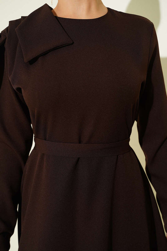 Yaka Parça Detaylı Abiye Elbise Kahve