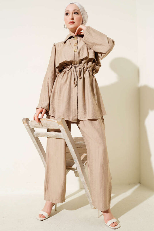 Yaka Pelerinli Gold Düğmeli İkili Takım Latte