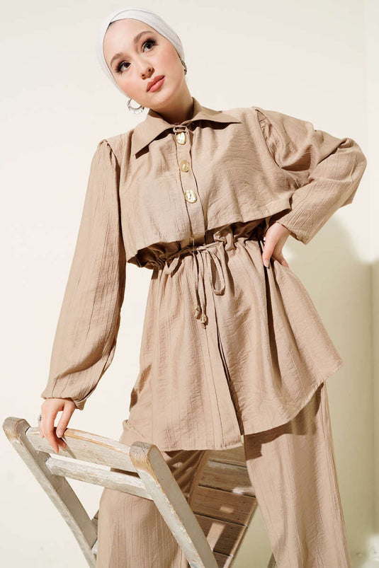 Yaka Pelerinli Gold Düğmeli İkili Takım Latte