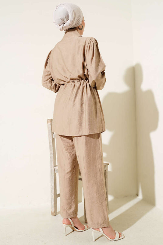 Yaka Pelerinli Gold Düğmeli İkili Takım Latte