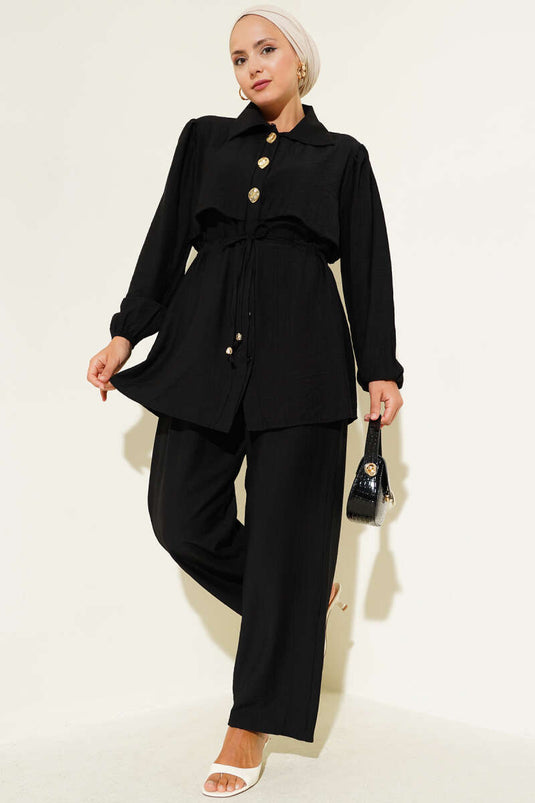 Cape kraag goud geknoopt tweedelig pak zwart