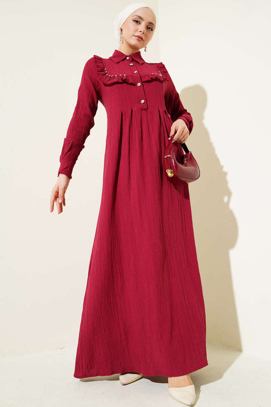 فستان بورجوندي مع كشكشة حجرية وياقة