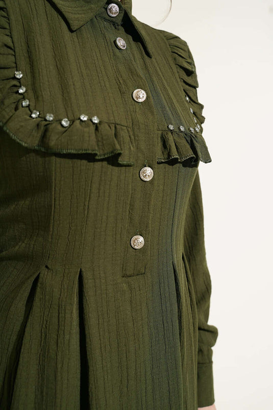 فستان مكشكش مع ياقة حجرية كاكي