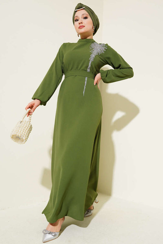 Yaka Taşlı Kuşaklı Elbise Haki