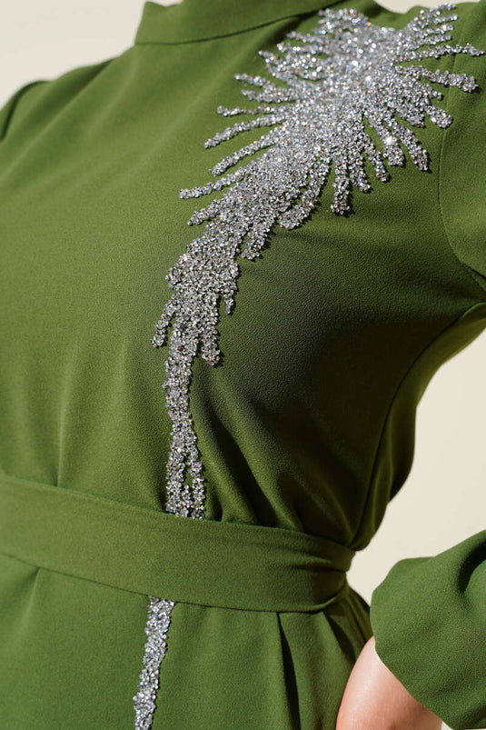 Yaka Taşlı Kuşaklı Elbise Haki