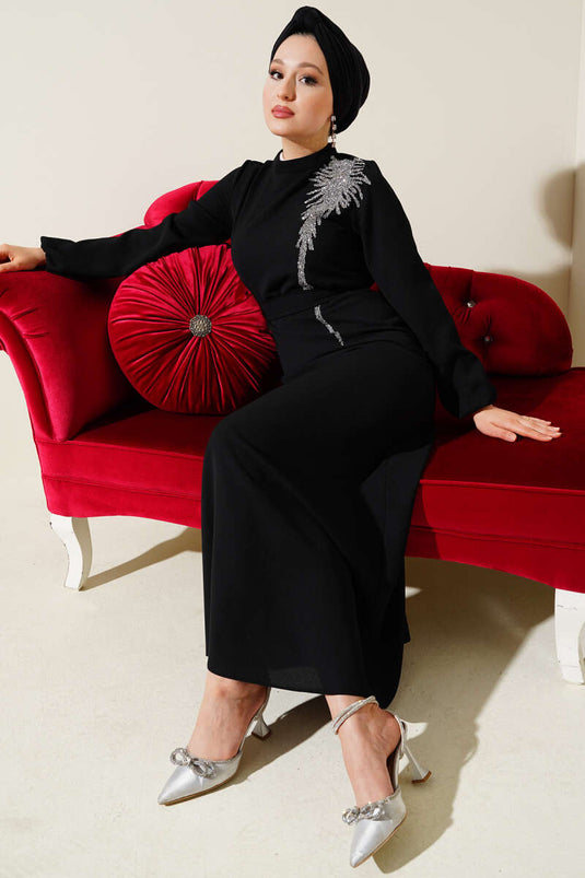 Yaka Taşlı Kuşaklı Elbise Siyah