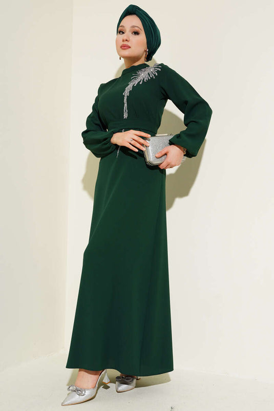 Yaka Taşlı Kuşaklı Elbise Zümrüt