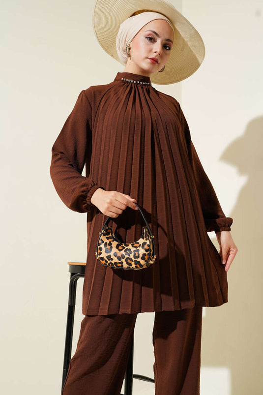 طقم تونيك مطوي من قطعتين مع طوق حجري، بني