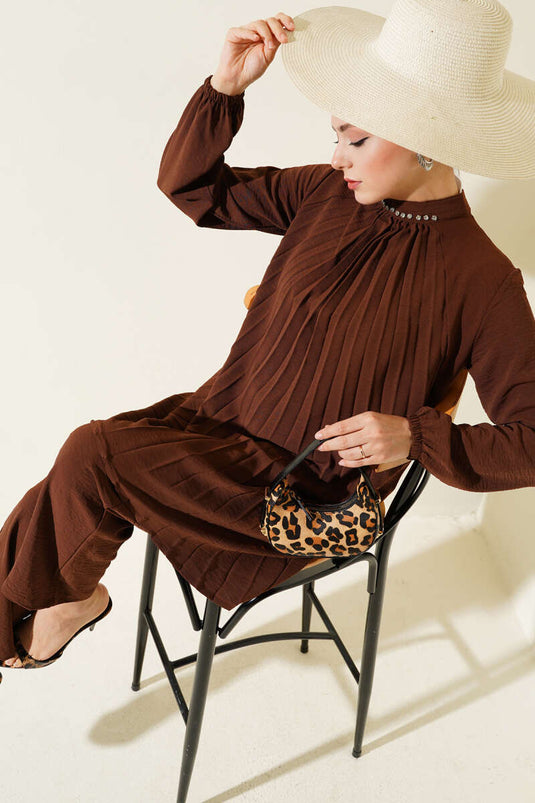 طقم تونيك مطوي من قطعتين مع طوق حجري، بني