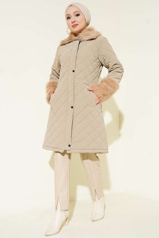 Yaka ve Bilek Kürklü Kapitone Mont Bej