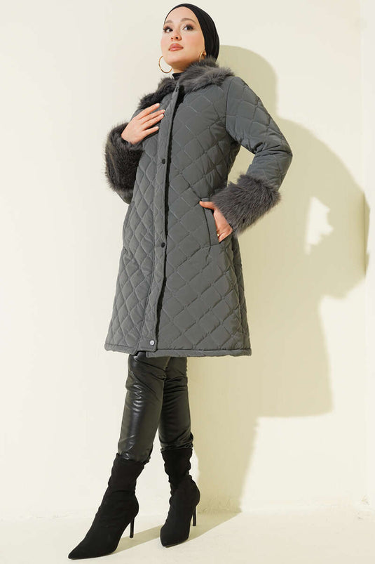 معطف مبطن بياقة وأساور من الفرو، رمادي داكن