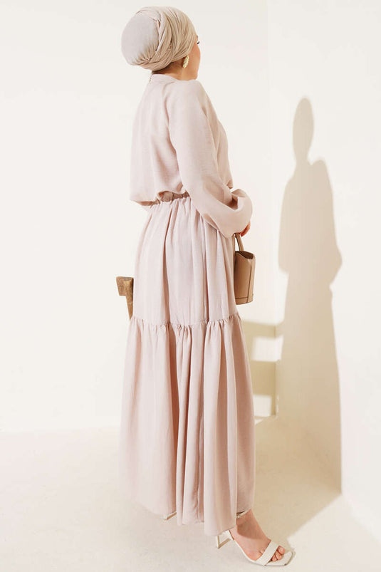 بدلة من قطعتين بياقة مجمعة وتنورة، بيج