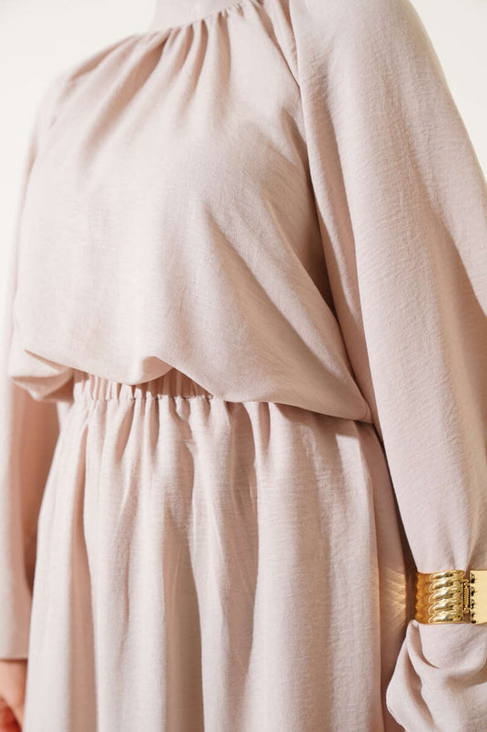 بدلة من قطعتين بياقة مجمعة وتنورة، بيج