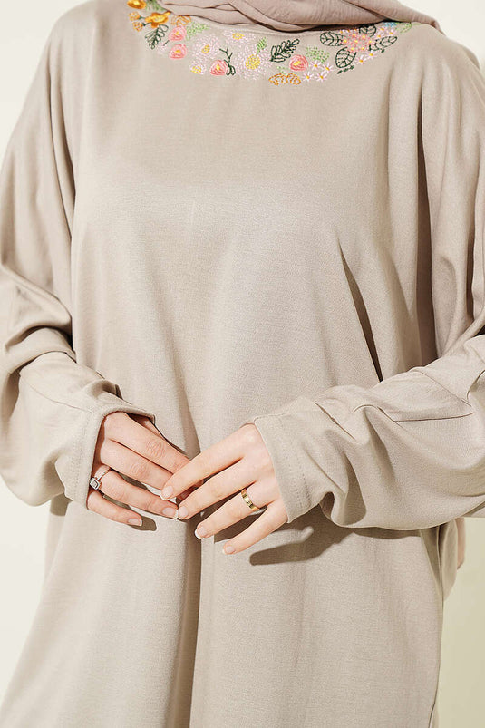 Tunica Loyşa beige con ricamo floreale sul colletto