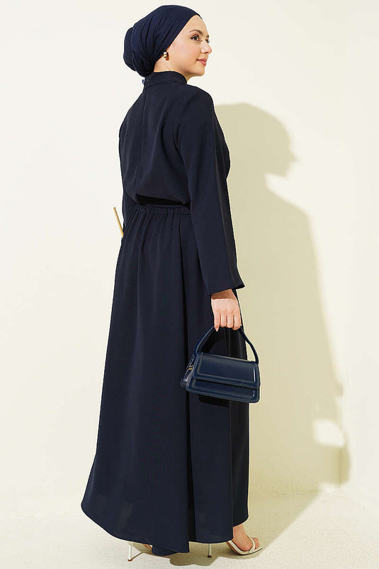 Ensemble deux pièces avec jupe et col foulard, bleu marine