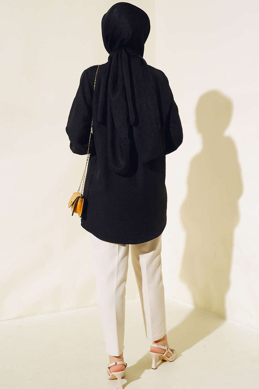 قميص قلادة أسود